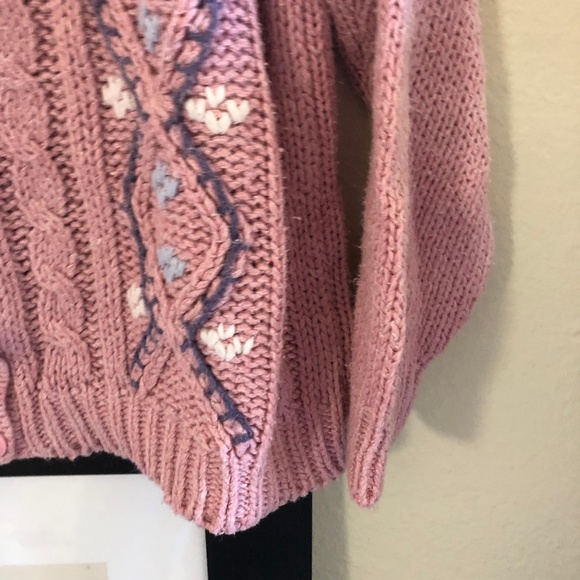SOLD! 80s pink cottagecore cable knit cardigan - Picture 2 of 6